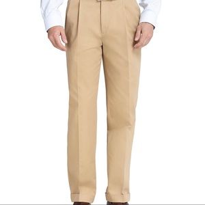 Brooks Brothers Men’s Thompson Advantage Chino